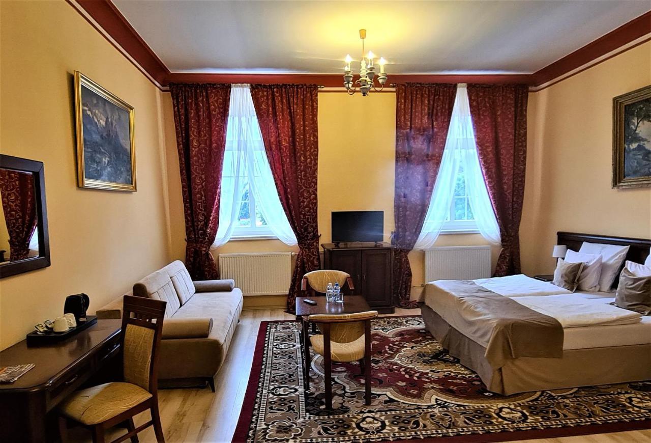 Palac Henrykow Szprotawa Buitenkant foto