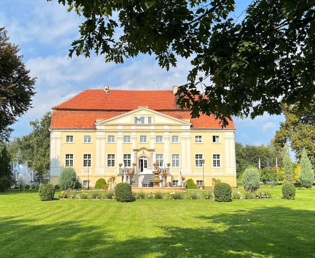 Palac Henrykow Szprotawa Buitenkant foto