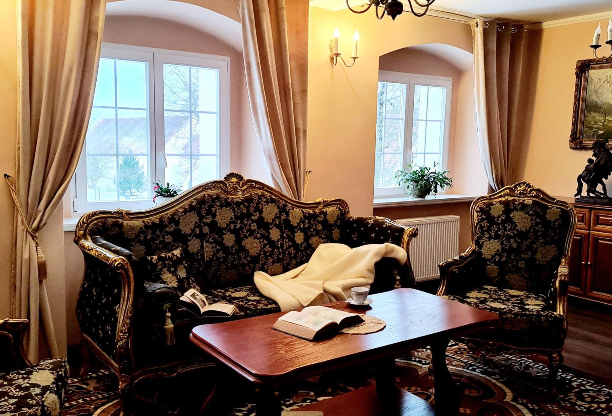 Palac Henrykow Szprotawa Buitenkant foto