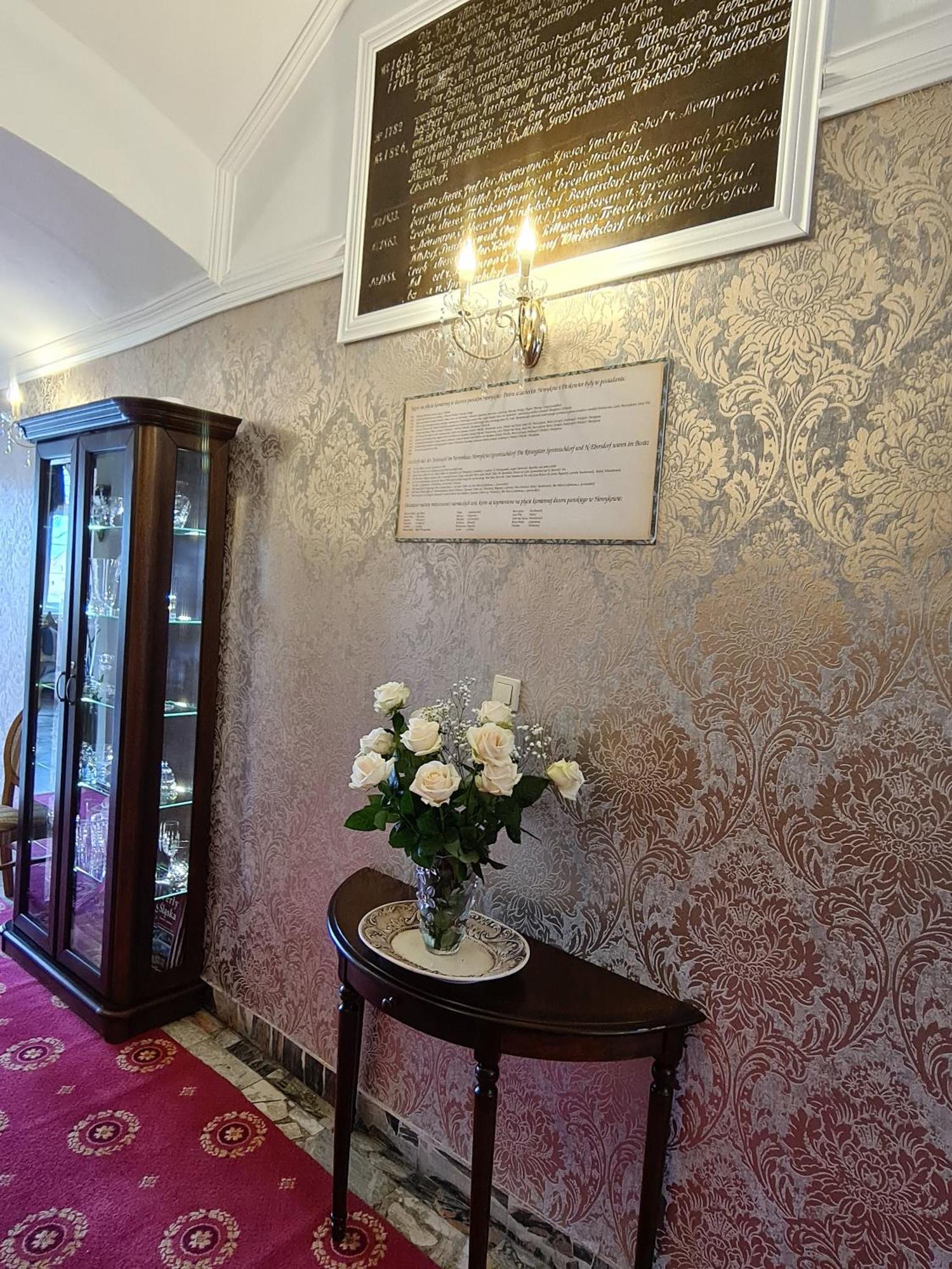 Palac Henrykow Szprotawa Buitenkant foto